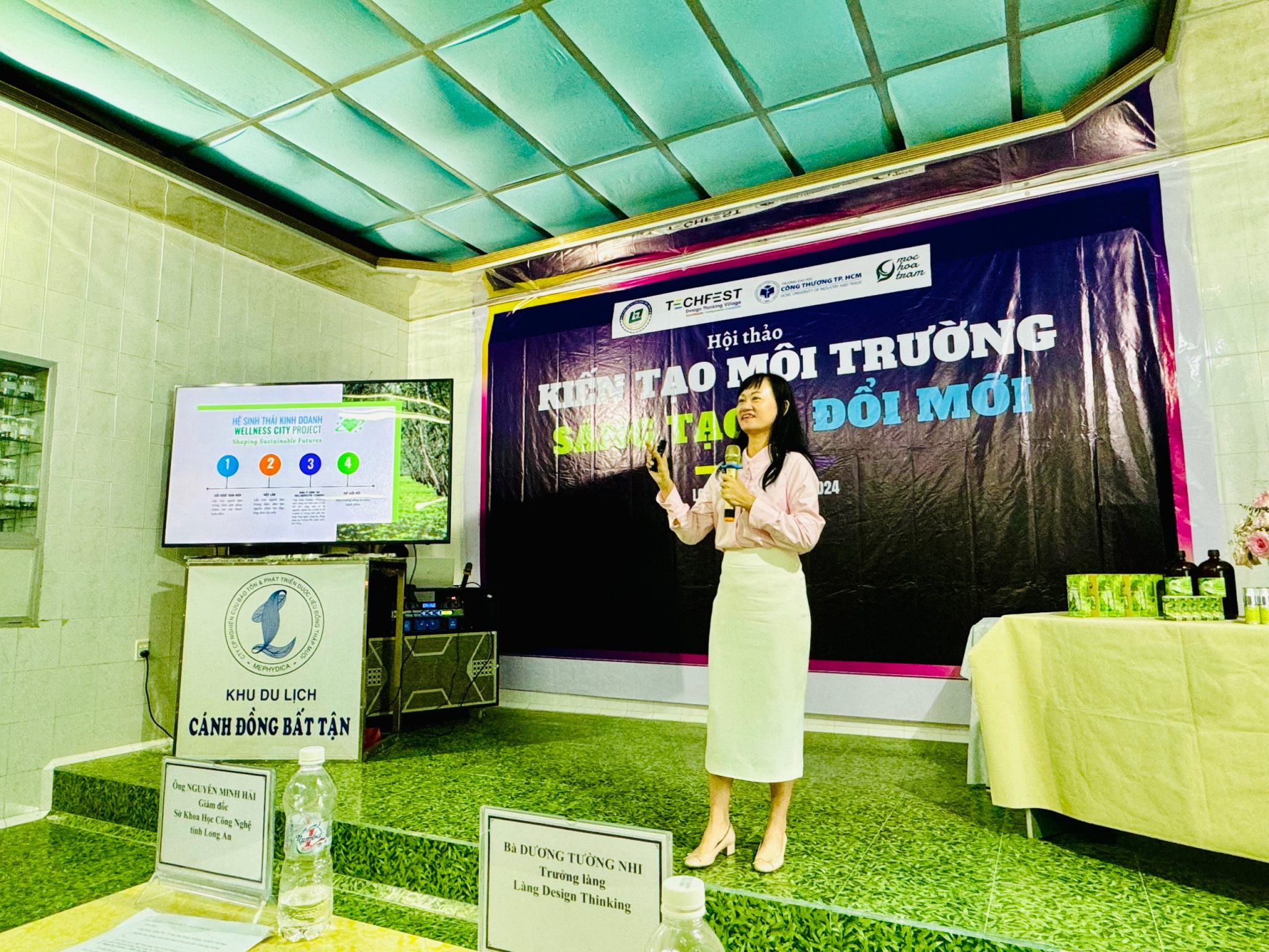 Bà Dương Tường Nhi – Trưởng Làng Design Thinking vời phần chia sẻ Dự án Wellness City và Dự án Liên Minh Du lịch Nông nghệ Bền Vững Việt Nam.